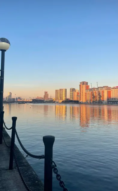 Lovely 1-bd apartment 2 mins walk from ExCel. - Image 1