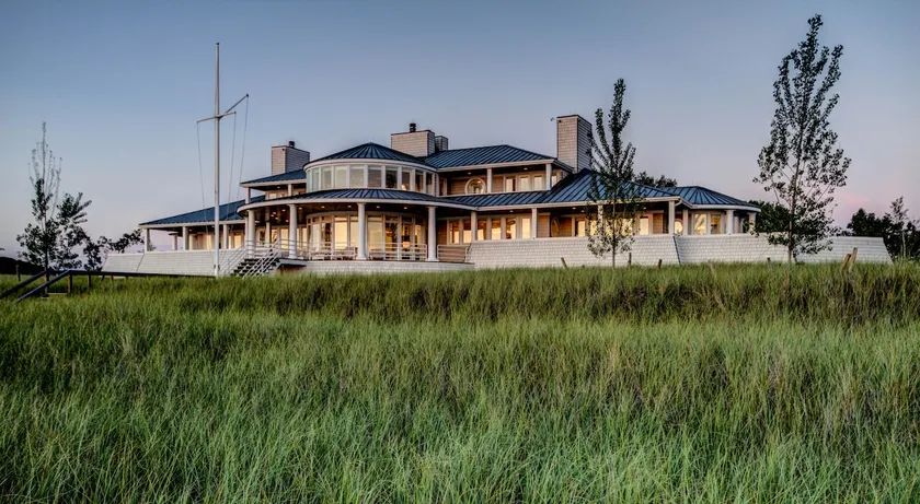 Saugatuck, Lake Michigan beach, hot tub & pool. - Image 1