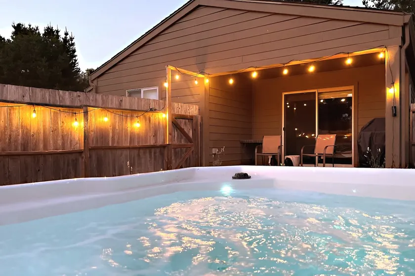 Hot Tub/2 King Beds/Coffee Bar/Free EV Charger - Family & Infant Friendly - Image 1