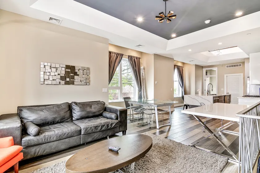 Exquisitely Designed w/Huge Roof Deck - Sleeps 10! - Image 1