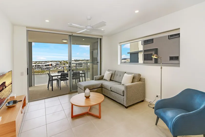 2BR Apt Lakeview Foxtel Balcony Pool Parking - Image 1