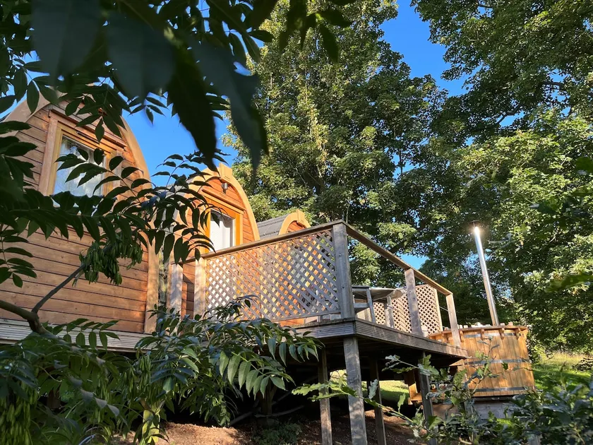 Bankside 7 luxury lakeside treehouse and hot tub - Image 1