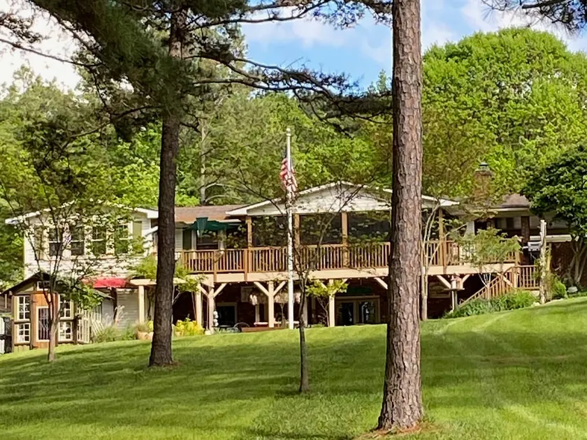Angler's Den~Kerr Lake Life! Lake Front, Kayaks & Boat Dock - Image 1