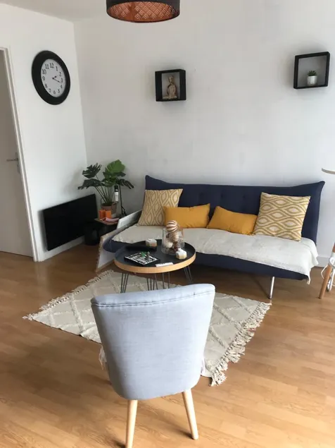 Apartment + balcony, 5 min walk to La Défense - Image 1