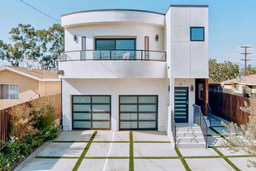 Spacious 6BR/3.5BTH Home in Los Angeles - Image 1