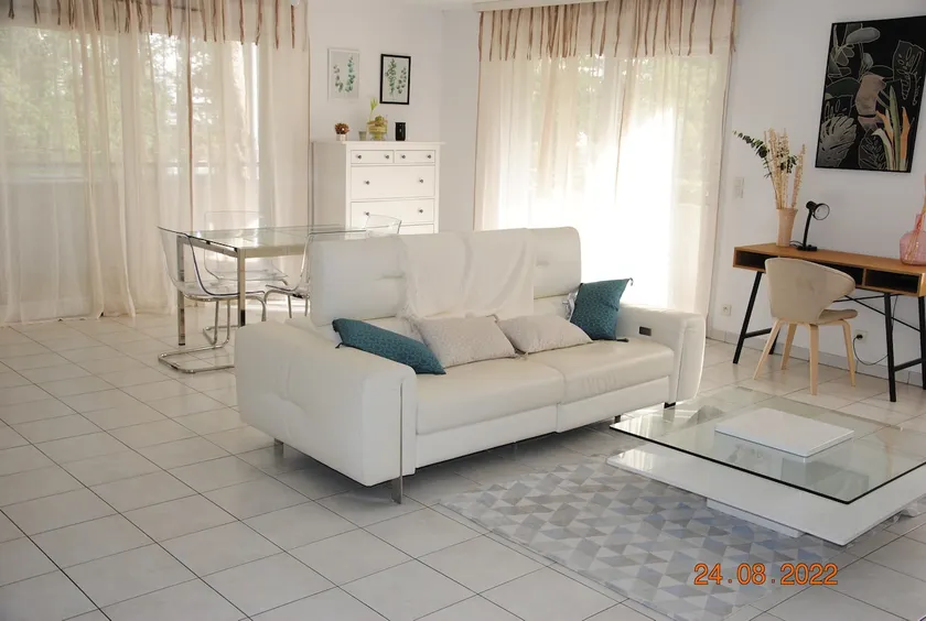 Large apartment, waterfront, close to center, parking, Wi-Fi - Image 1