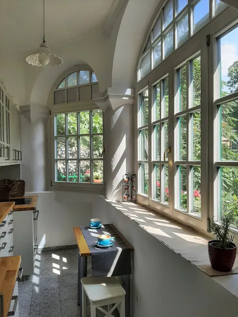Boutique Home in a chestnut-lined street - Image 1