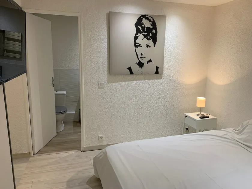 42 m2 Riom Grand F2 Bis 1st floor - Image 1