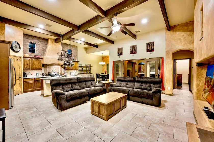 Tuscan Villa Outdoor Living, Jacuzzi & Gym - Image 1