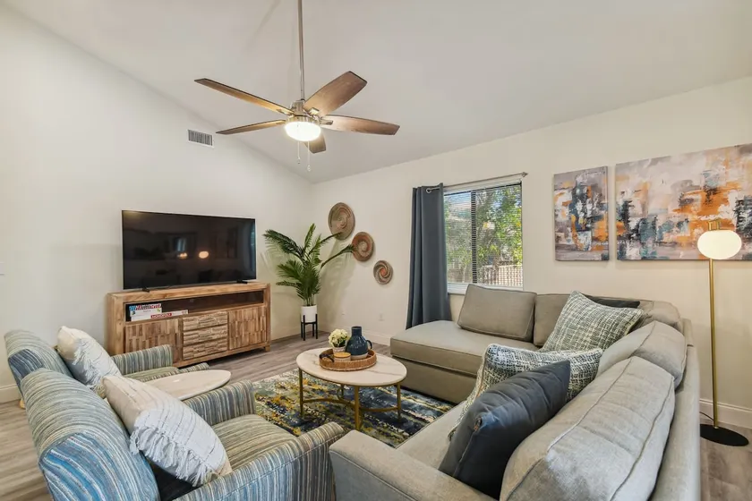 Sleeps 20! 1 blk walk to beach! (#A, B, C) - Image 1