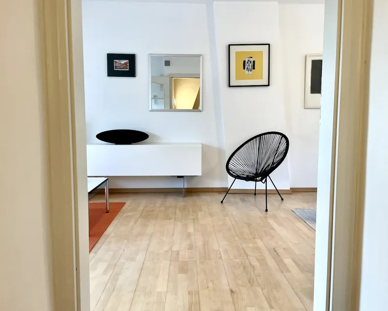 modern loft in historic townhouse - Image 1