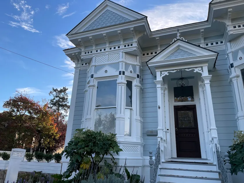 Thoughtfully Restored Victorian, Walk to Downtown - Image 1