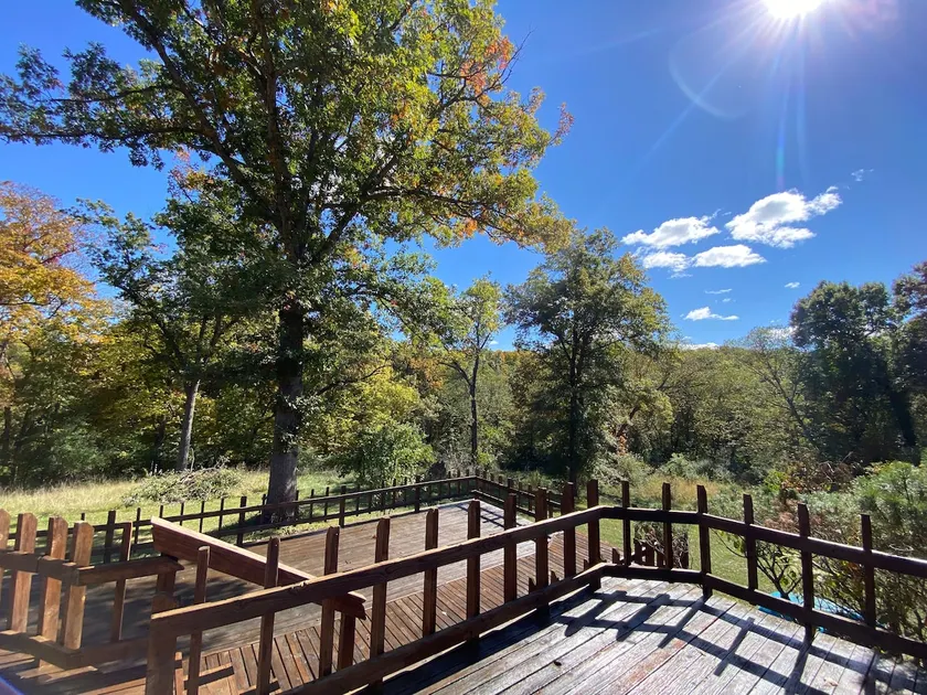 Crestview Hill Home. Lovely 5.5 acre wooded area. - Image 1
