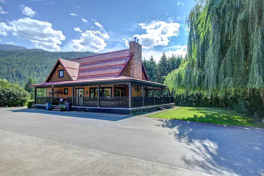Blue Owl Villa - at Owl 's Head Mountain and minutes to the beach - Image 1