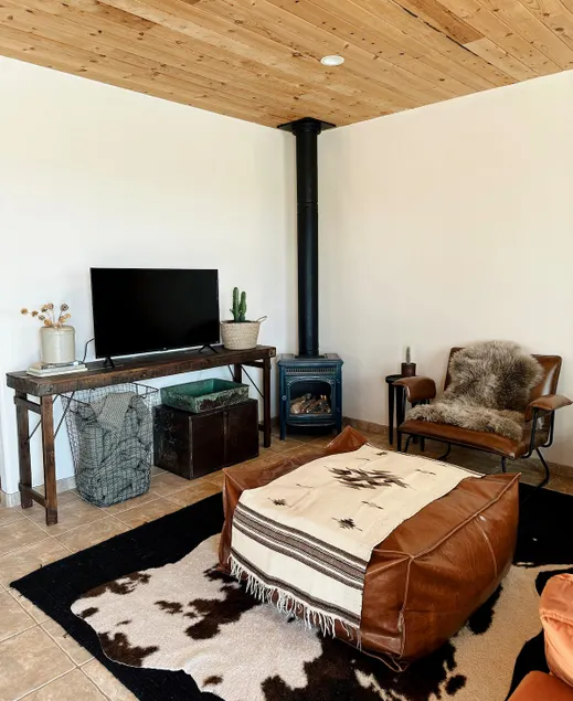 Couples getaway in cozy casita! Taos mountain Views! - Image 1