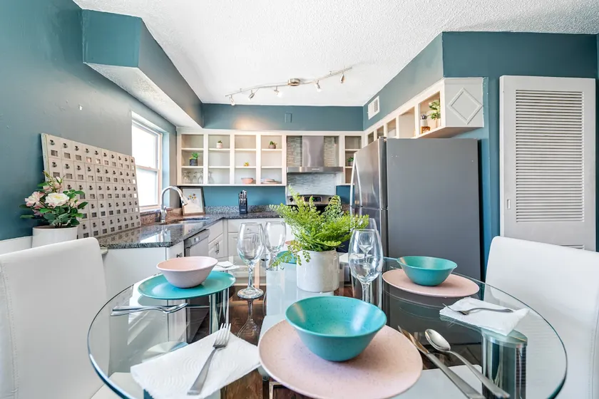 Alessi's Place-Double King Nxt to Midtown Eateries - Image 1