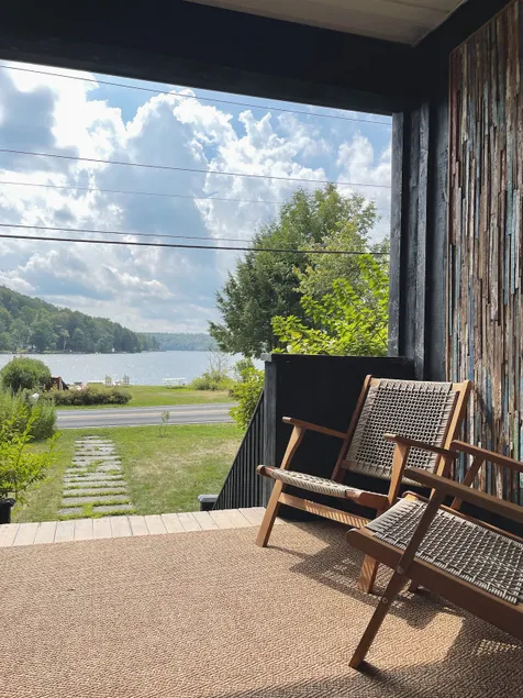 Lakefront, newly renovated home in the Catskills - Image 1