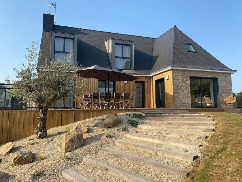 Spacious villa with heated swimming pool - Image 1