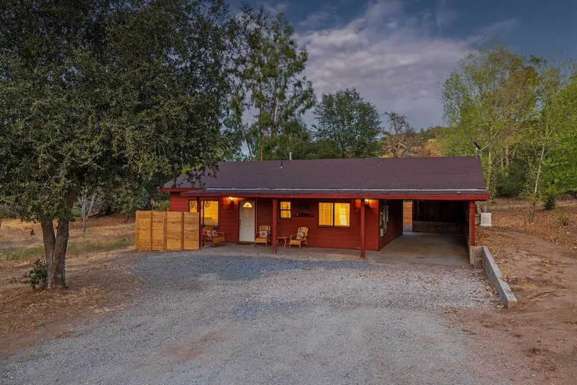 Cozy 2 Bedroom Guest House - Image 1