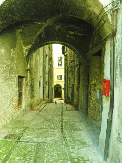 The dwelling place in history. Medieval Spoleto - Image 1