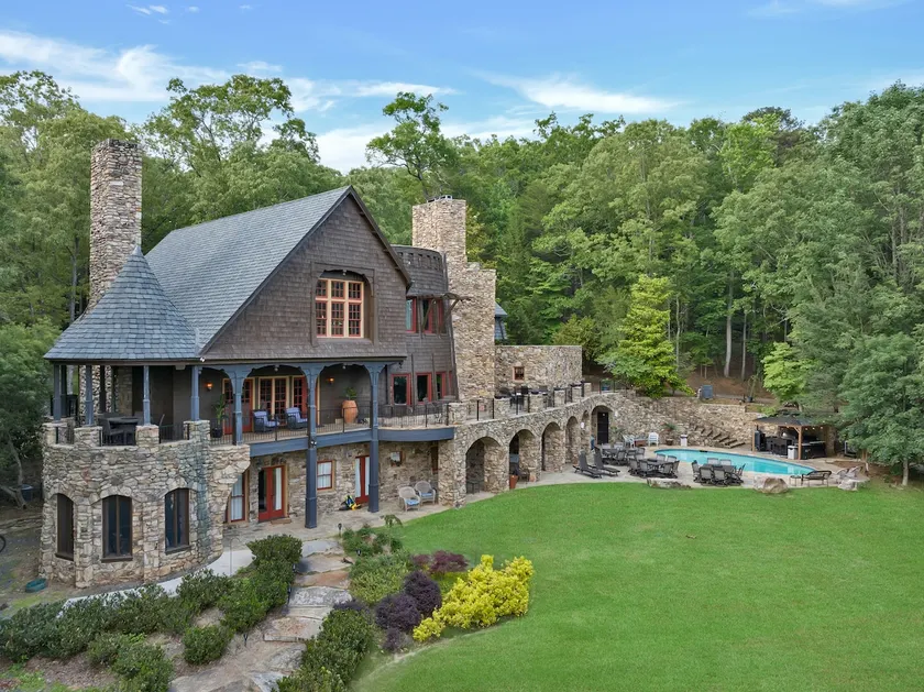 Lake Lanier Castle/Your own Private Resort - Image 1