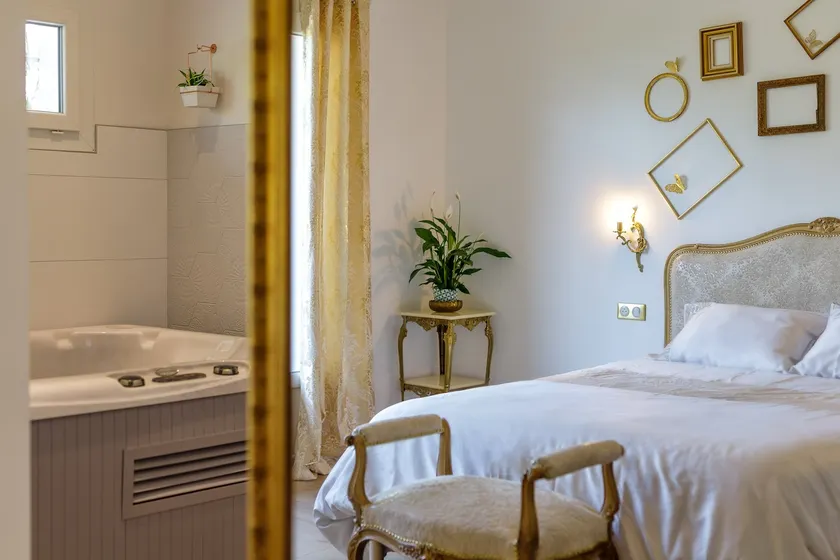 ”Romantico” Room with Private Jacuzzi - Image 1