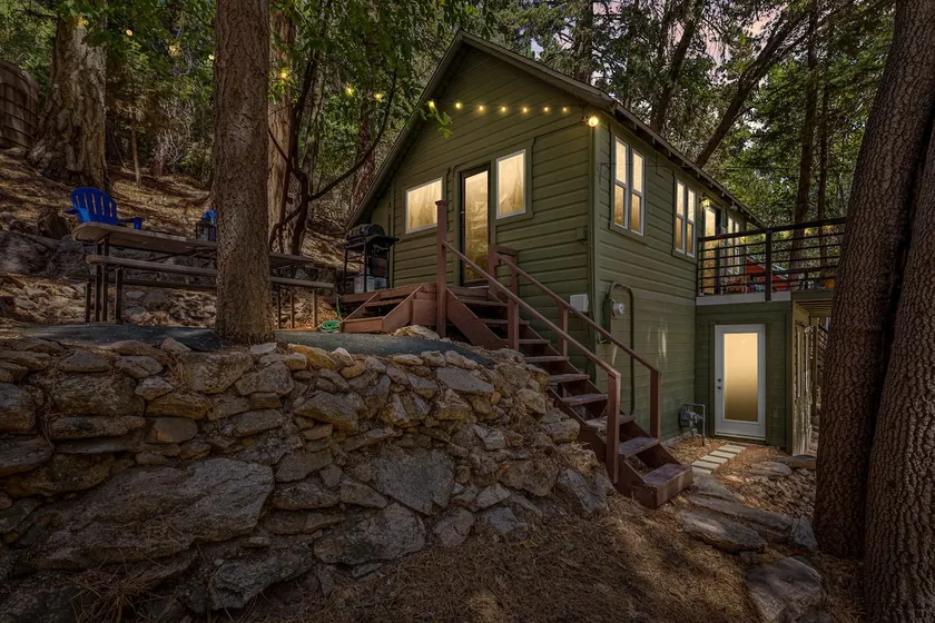 Enchanted Cabin with Treehouse Vibes near Lakes - Image 1
