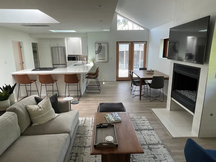 Beautiful 2 Bedroom Home in Santa Monica - Image 1