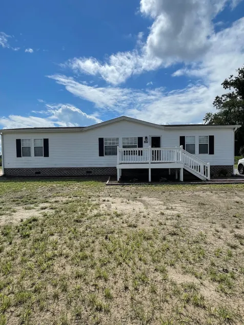 Spacious house on a quiet country road - Image 1
