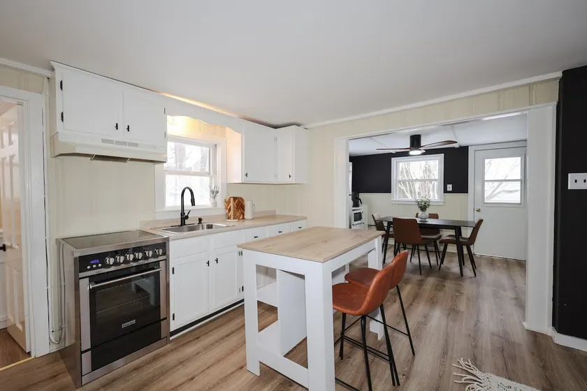 Newly Renovated House in York 4 Min Walk to Beach! - Image 1