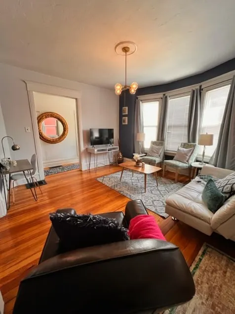 Unique 100 year old Apt in Downtown KC w/ parking - Image 1