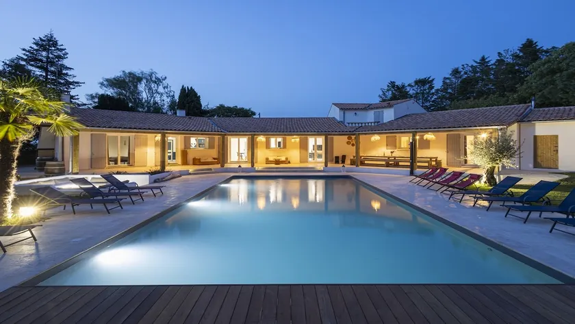 Maison avec piscine chauffée | Vue jardin - Image 1