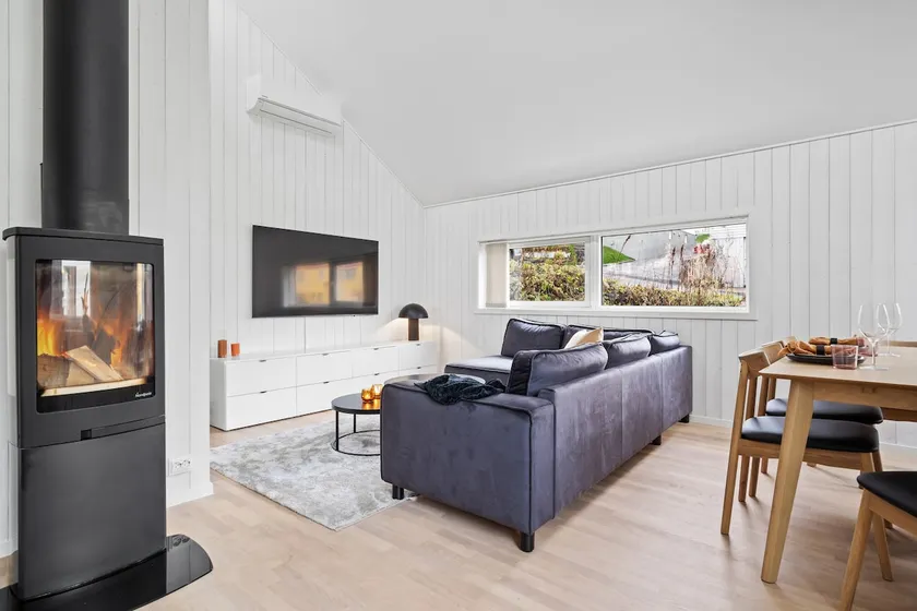 Stylish Townhouse -Cozy Winter Garden & Fireplace - Image 1