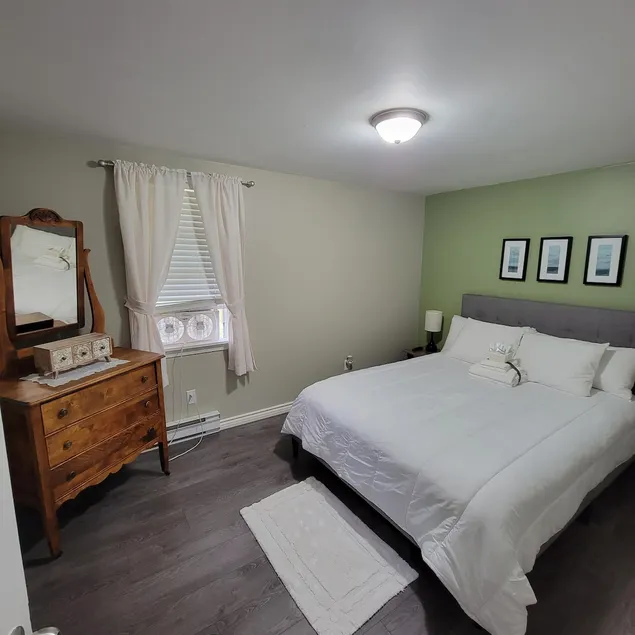 Naini's Rental, 4 bedrooms, located on Deer Island, N.B. 5 mins from the water. - Image 1