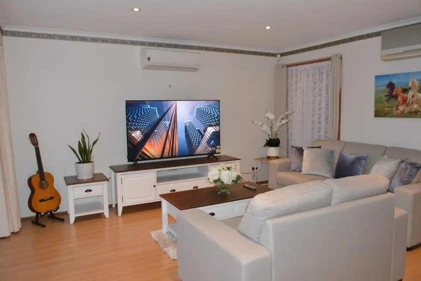 Charming 3br house, 2 minutes drive to two beaches - Image 1