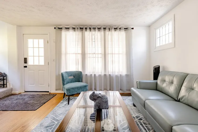 Entire house in a vibrant neighborhood - 3 Beds - Image 1