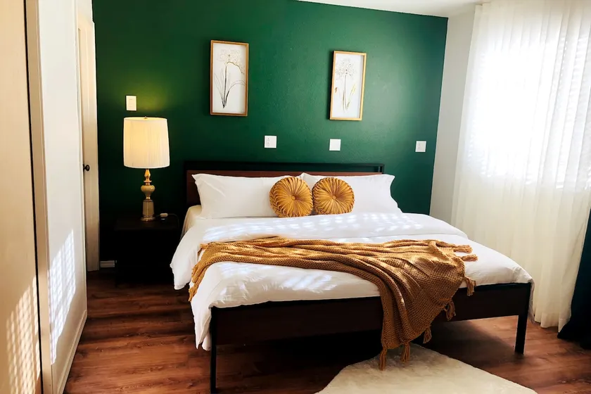Modern Private Suite Near Seattle - Free Parking - Image 1
