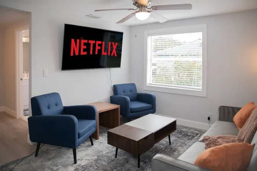 Patio | Firepit | 65” TV w/ Netflix | 472mbps | WD - Image 1