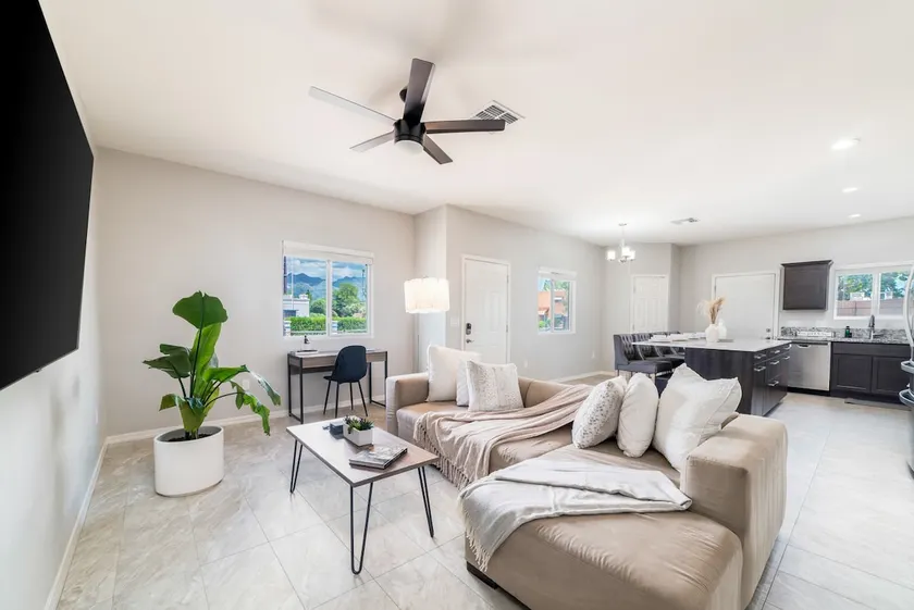Modern Tranquility: Midtown Summer Sanctuary Epic - Image 1