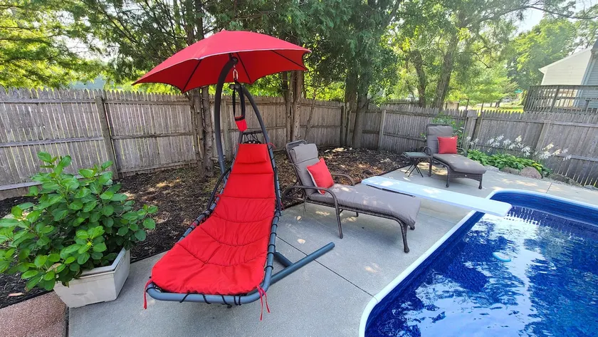 5-Star 3 bedroom home with heated pool and hot tub! 10 minutes away from MSU - Image 1
