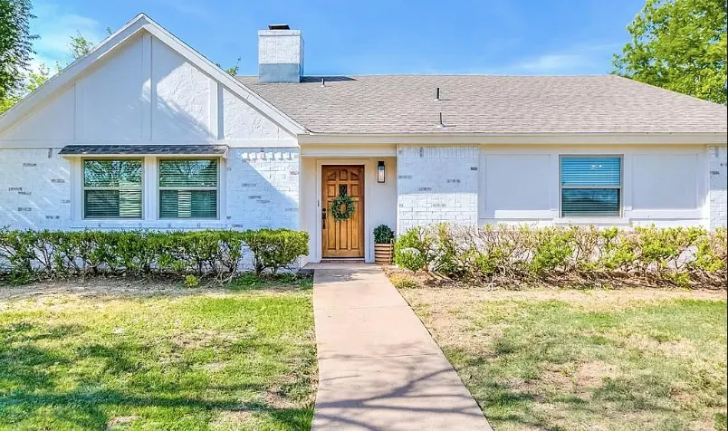 Stunning updated 3 bedroom in Southland - Image 1