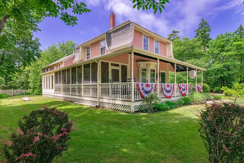 Magical Long Island Retreat | Steps to Quiet Beach - Image 1