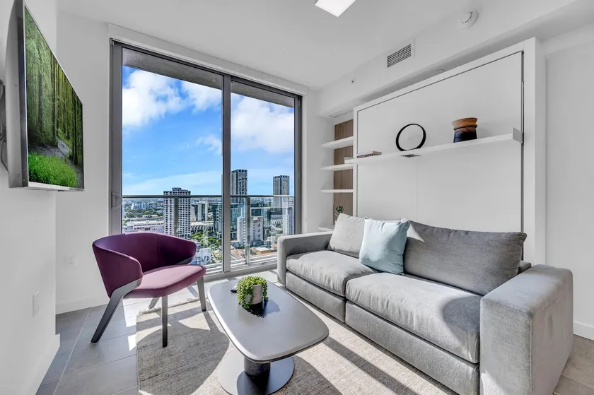 Modern 1 Bed Condo across from Bayside in Downtown - Image 1
