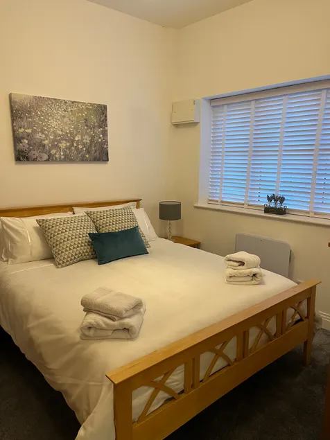 Fantastic new 1 bedroom apartment ,with parking, - Image 1