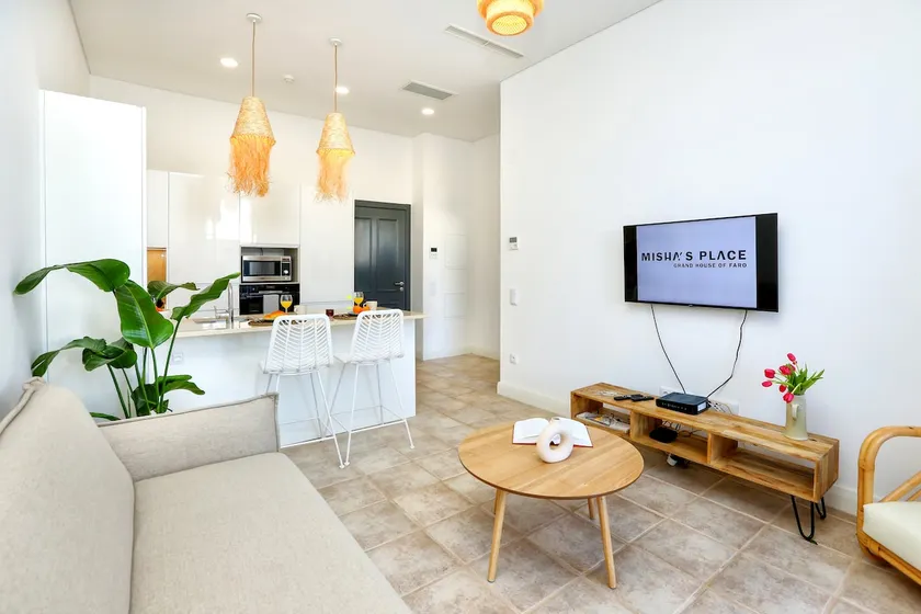 Hot Breeze Apartment - Image 1