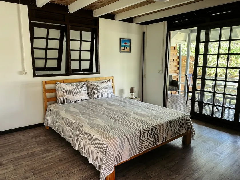Air-conditioned bungalow with Private Beach Access - Image 1