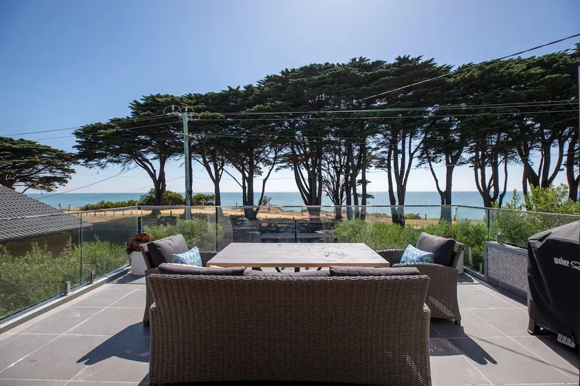 Luxurious 4 Bedroom House with Stunning Beach view in St Leonards - Image 1