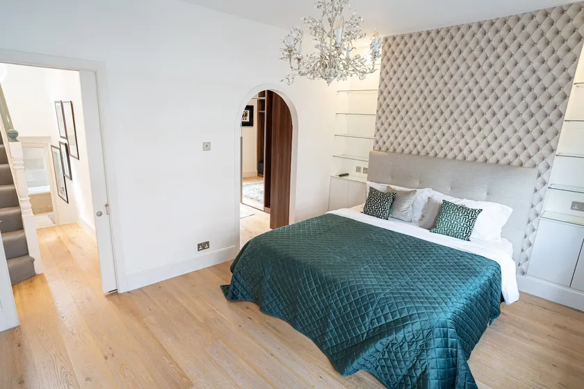 Chic 3 Beds House nearby Chelsea - Image 1