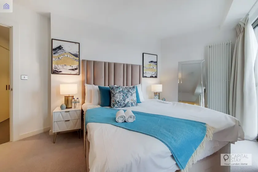 Luxury Three bed Apartment by London ExCeL - Image 1