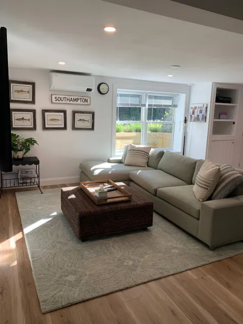 Spacious One Bedroom Apt, Close to Beaches - Image 1